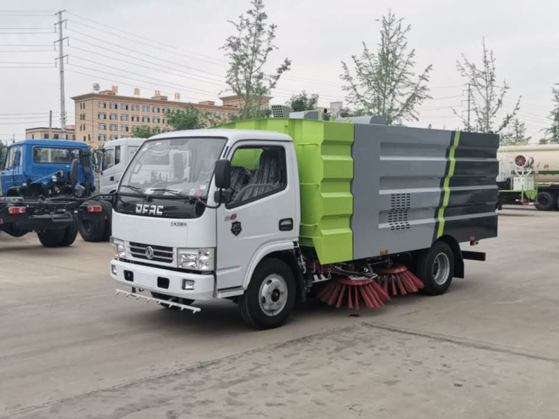 東風小多利卡掃路車