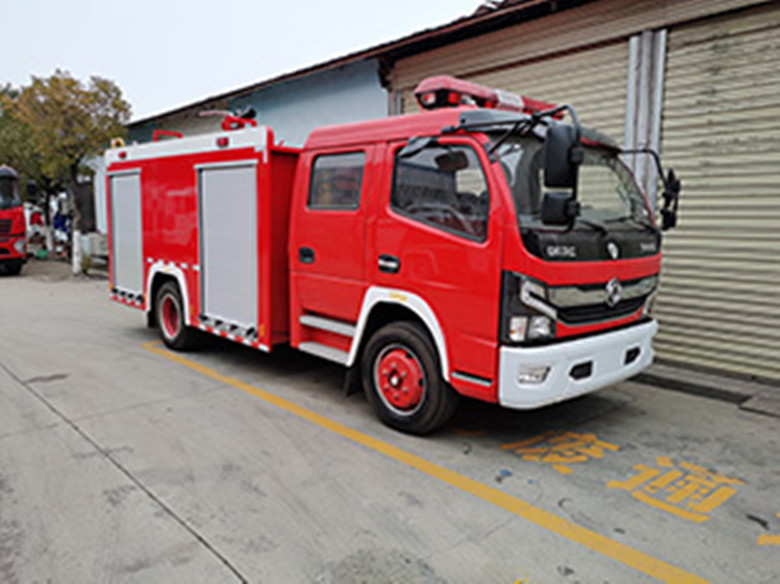 東風4噸水罐消防車